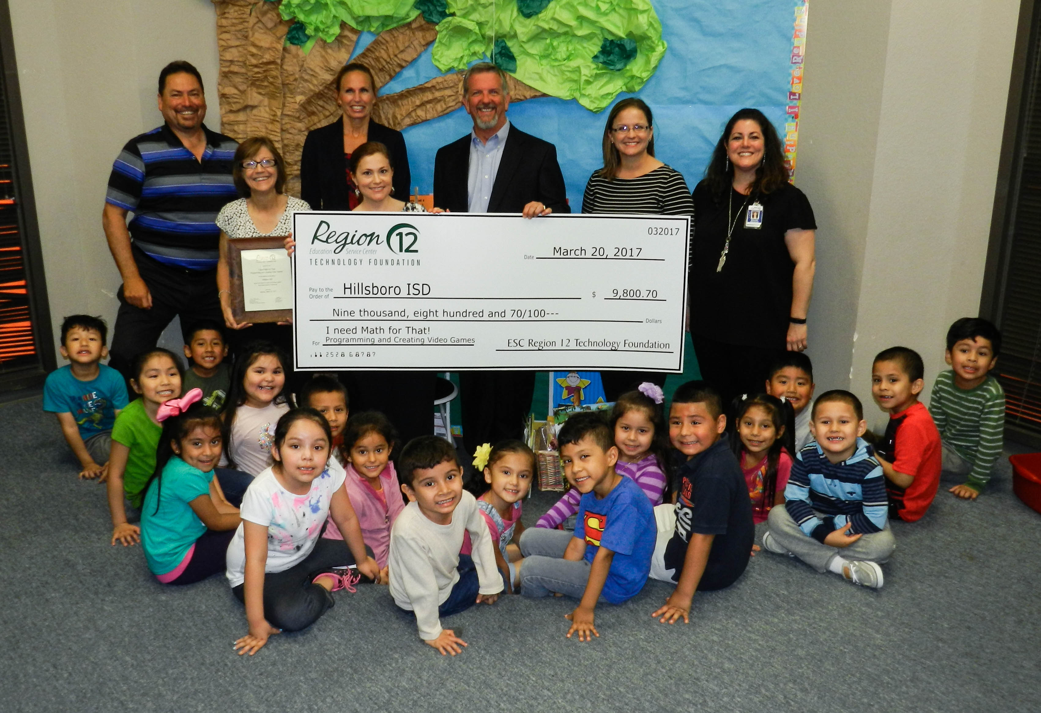 students of Hillsboro ISD pose with a large check they earned from the Technology Foundation